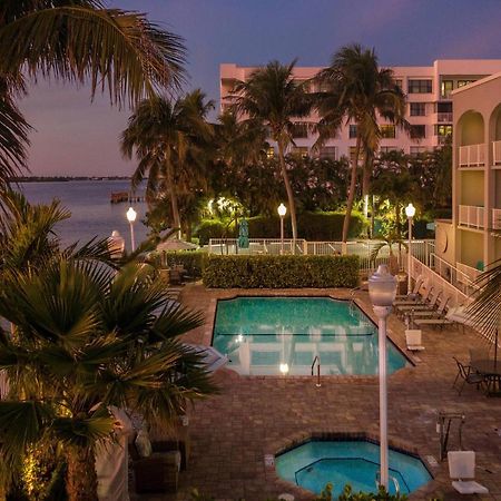 Fairfield Inn And Suites By Marriott Palm Beach Exterior photo