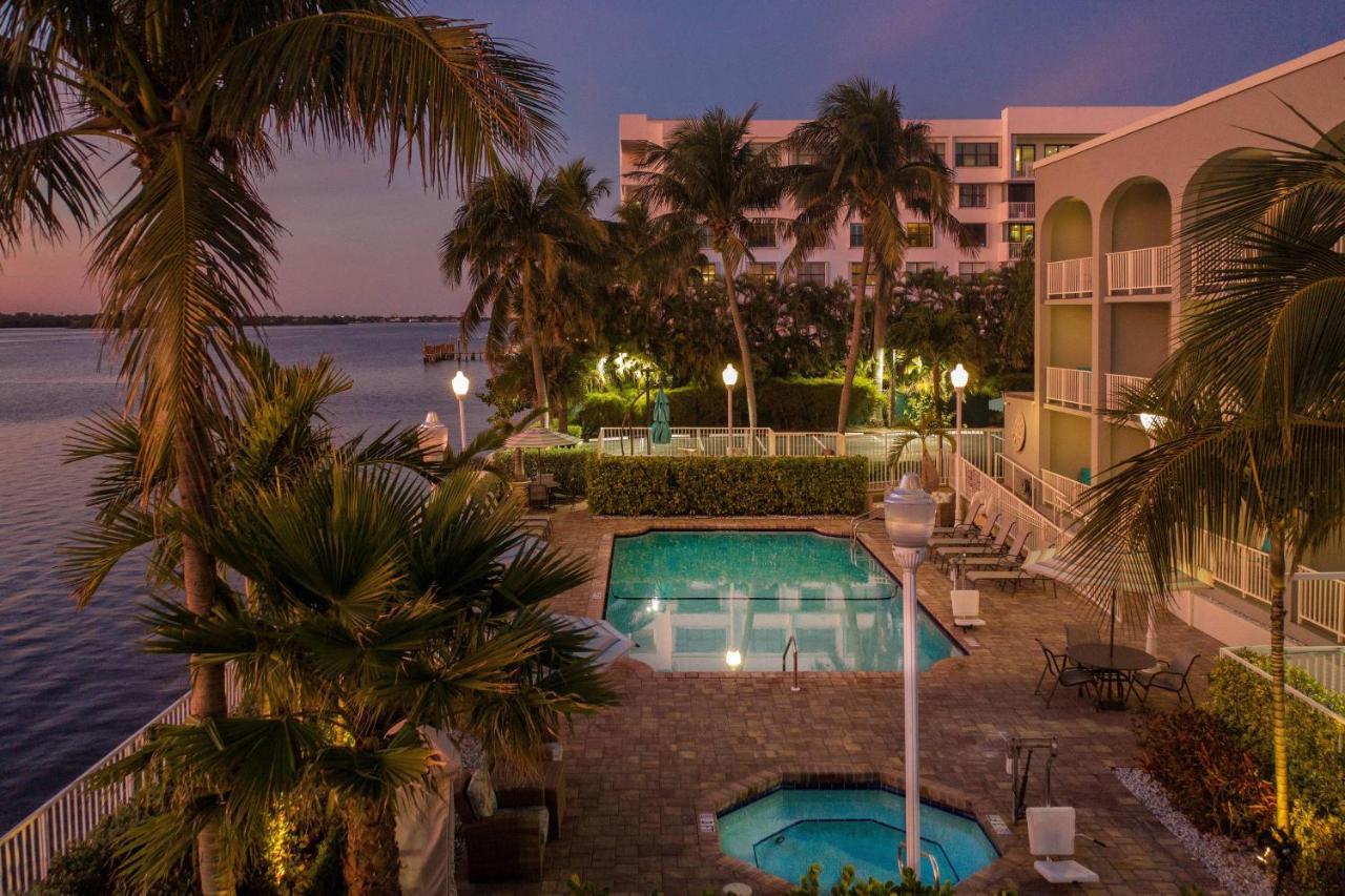 Fairfield Inn And Suites By Marriott Palm Beach Exterior photo